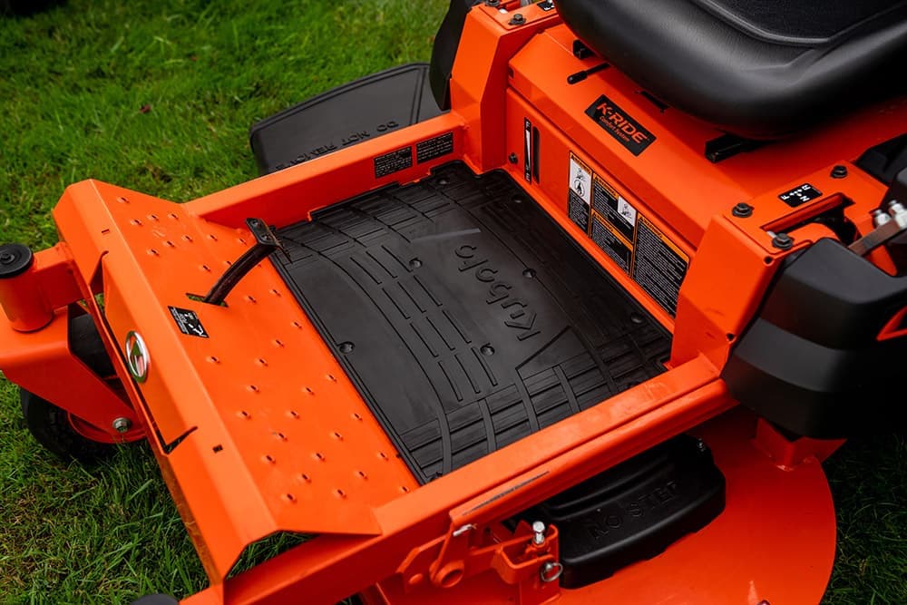 Z200's Vibration dampend foot pan with rubber mat