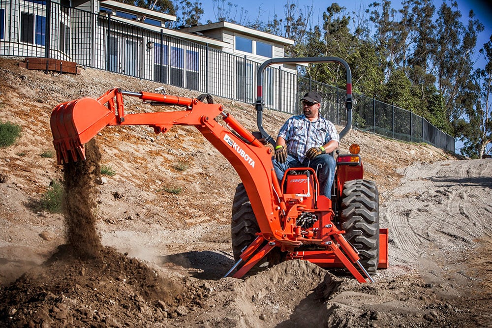 0813_l3901_backhoe_9426_resize