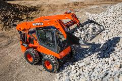 Kubota SSV75_CutBcktRocks_7715