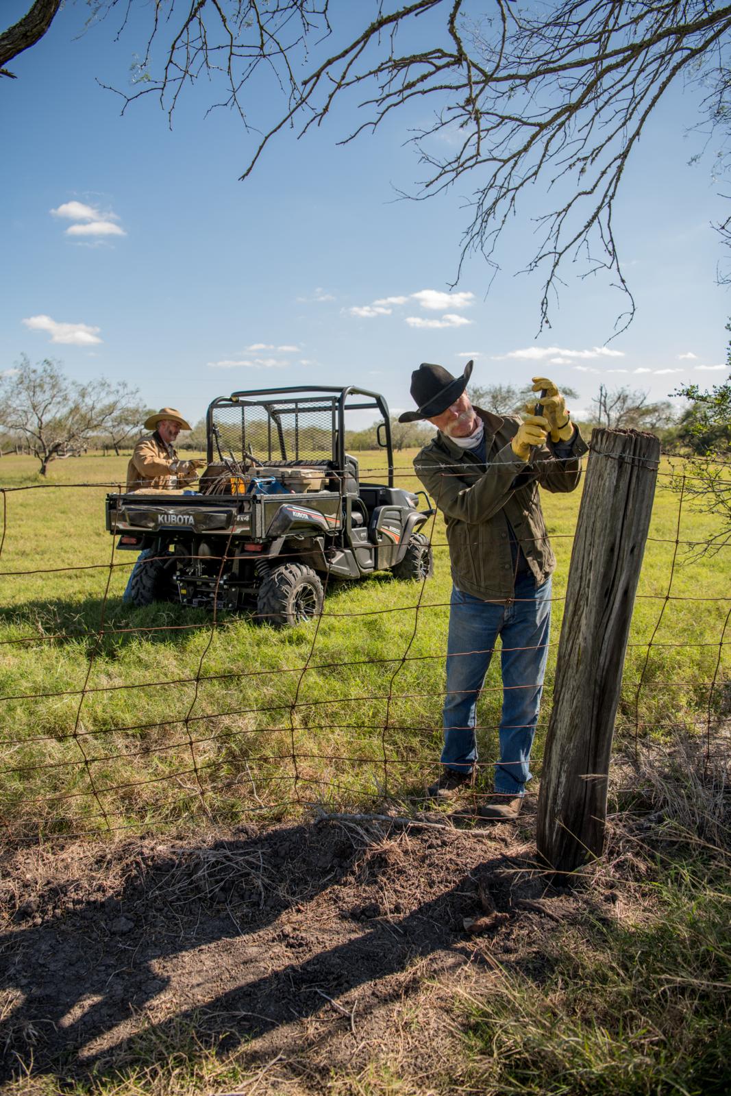 RTV_Sidekick_RTV-XG850_Black_Fencing_SideAngle_196_maxWidth_1600_maxHeight_1600