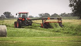 DMC8032_Mowing1_L