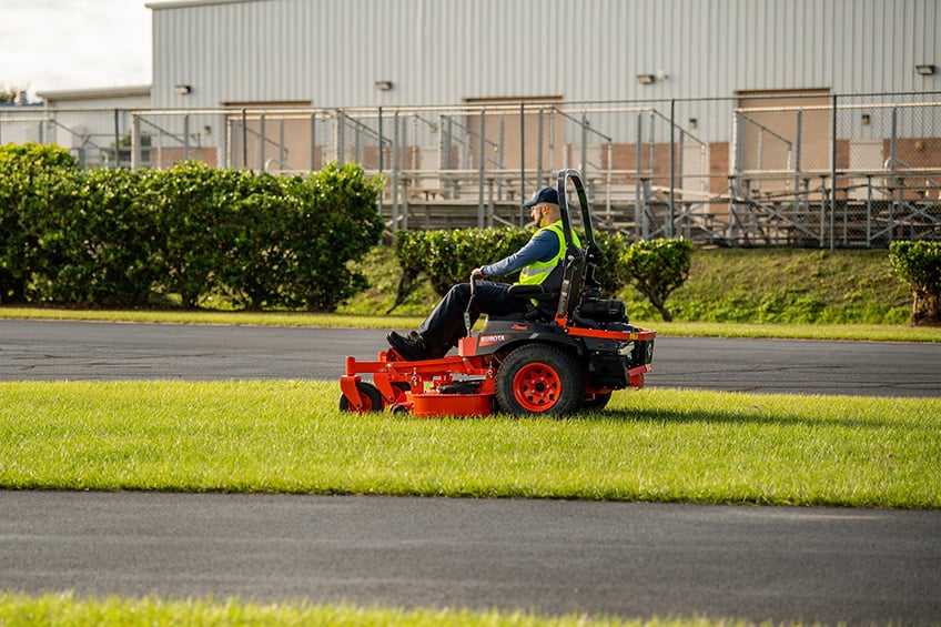 Z700_Z724X_Mower_SideAngle_676