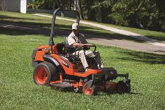 ZD1511_MaleMowing2_L